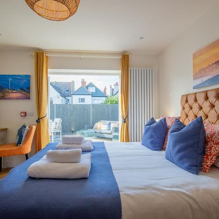 The Beach Escapes Aparthotel Hythe  Bagian luar foto