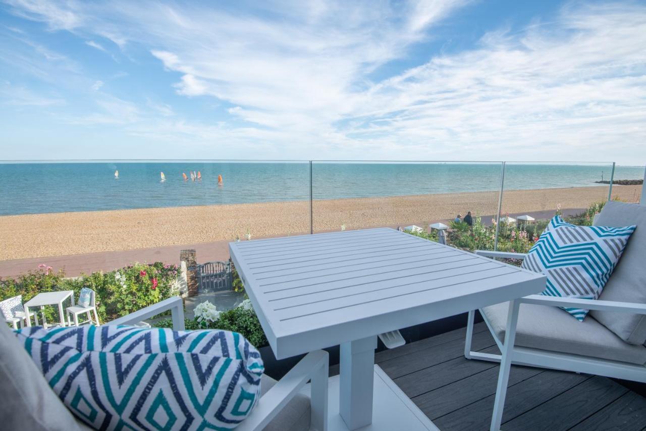 The Beach Escapes Aparthotel Hythe  Bagian luar foto